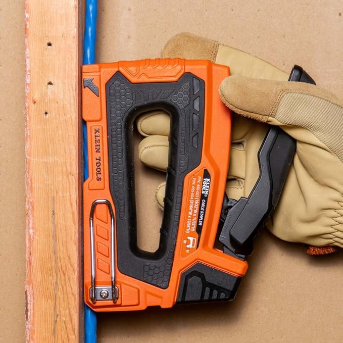 Klein Tools 45001 Heavy Duty Staple Gun, Loose Cable Stapler for Voice and Data Cable, Fits 13/64-Inch to 19/32-Inch Insulated Staples