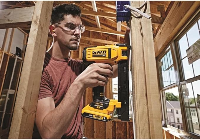 DEWALT 20V MAX* Stapler Kit for Cables (DCN701D1)
